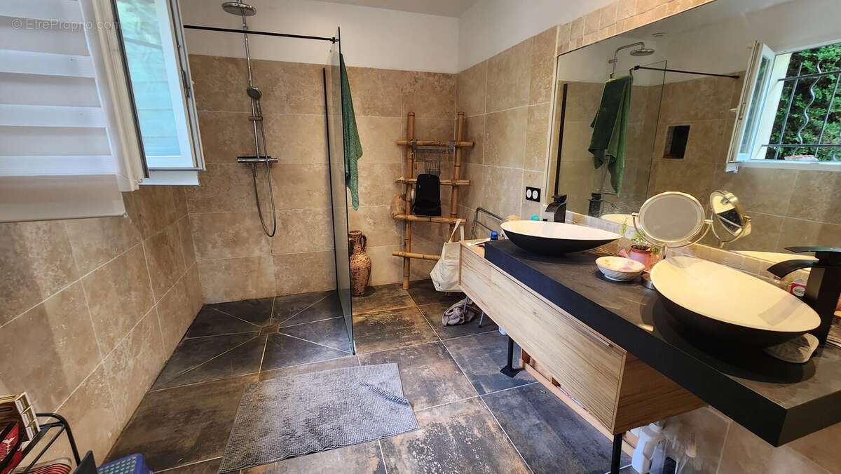 EXCLUSIVITÉ, SERRES CASTET, A VENDRE Maison de 203 m², 6 chambres, piscine, garage, sur un terrain de 1050 m² - photo 6