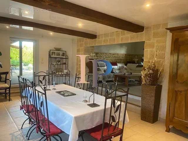 Maison à POUILLY-SOUS-CHARLIEU