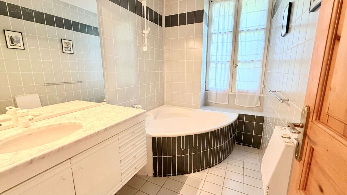 Maison en pierre de 30.93 m2 - photo 2
