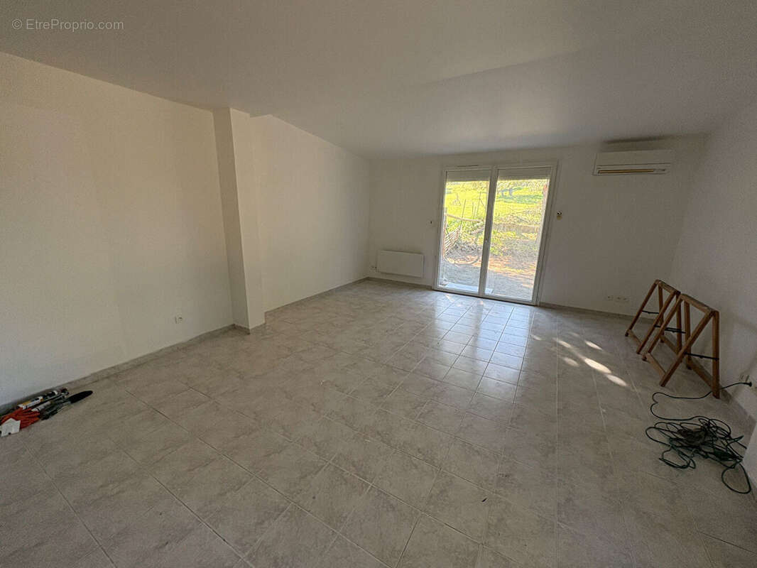 Batisse immobilière de 5 logements T4 avec jardin - idéal investisseur - photo 8