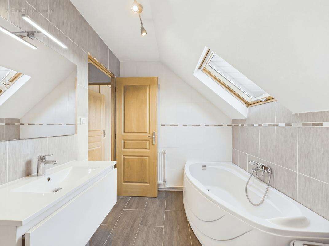 Maison à DOUCHY-LES-MINES