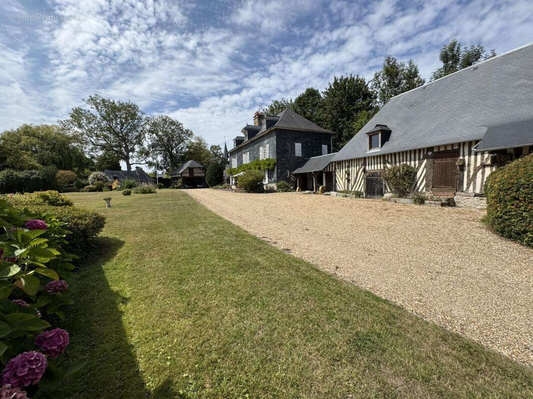 Maison 300 m² à Tourgeville  - photo 3