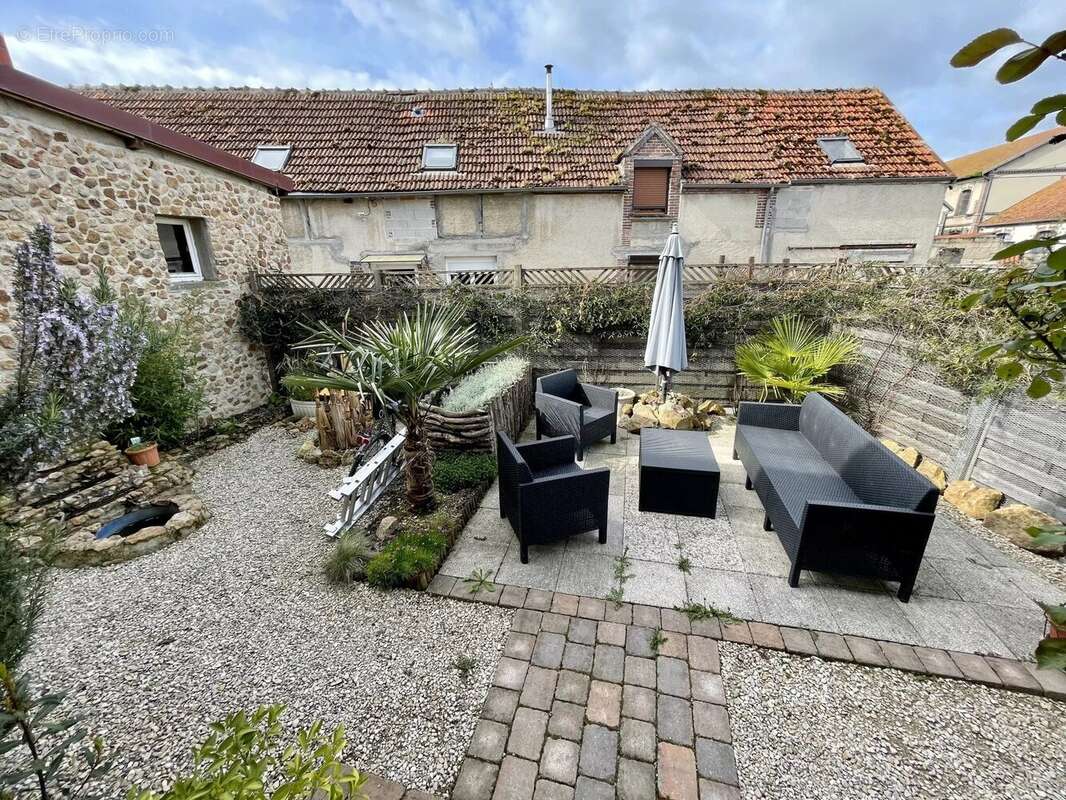 Appartement à SAINT-JUST-SAUVAGE