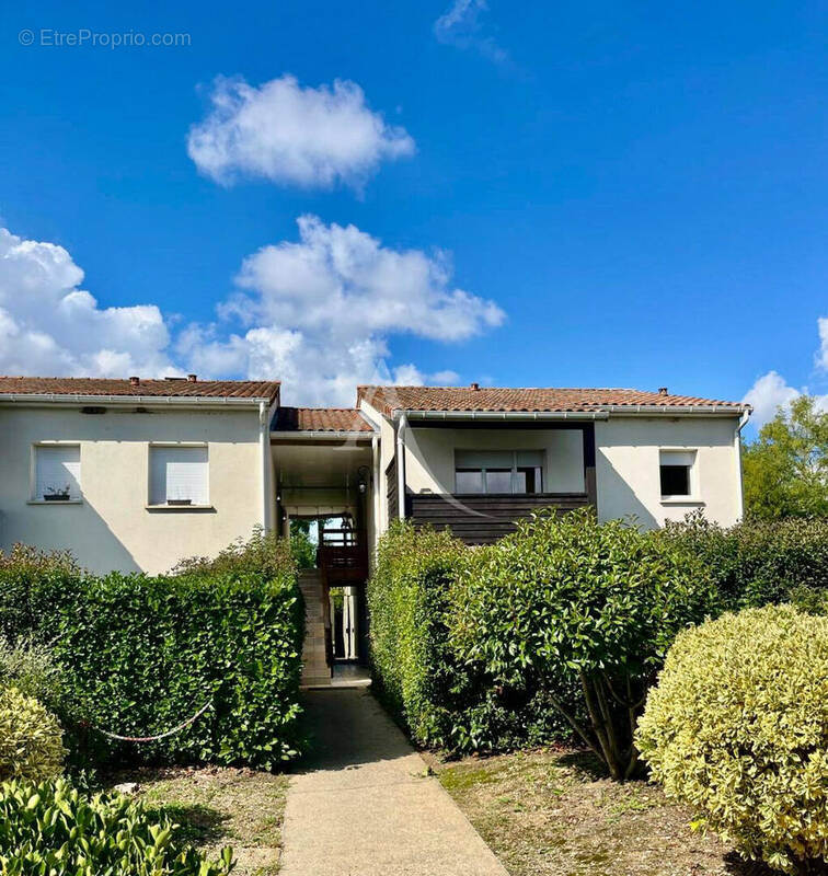 Appartement à SAINT-SULPICE