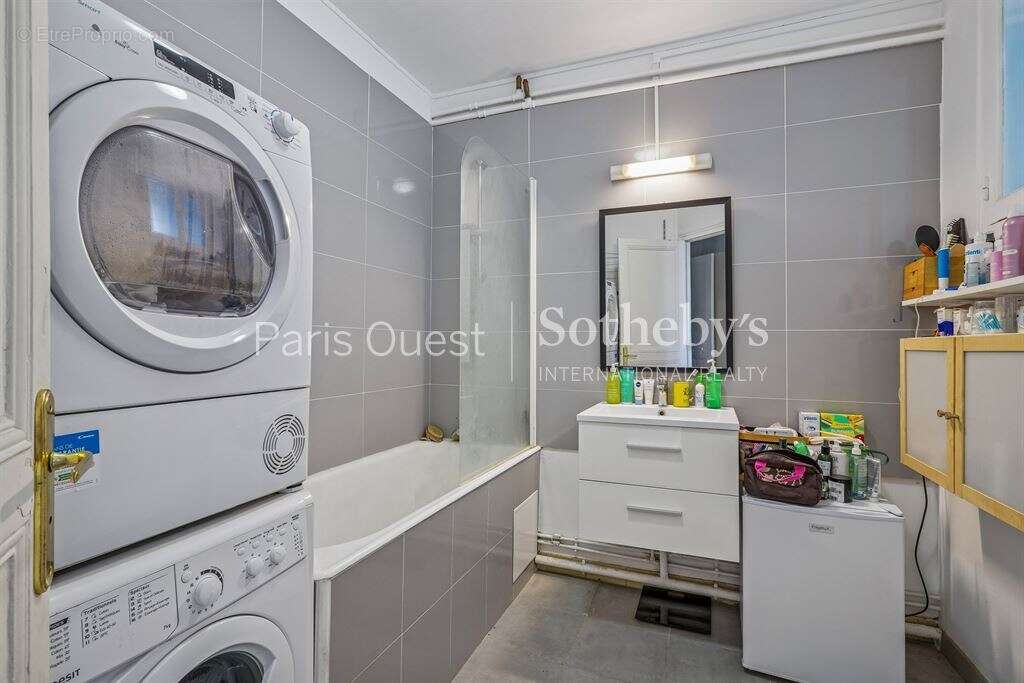Appartement à NEUILLY-SUR-SEINE