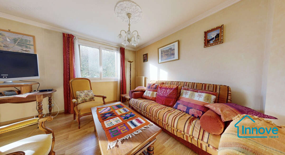Appartement à LES CLAYES-SOUS-BOIS