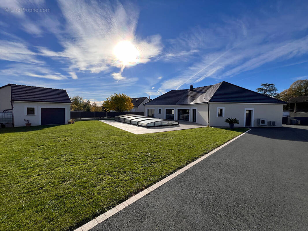 Maison à MEHUN-SUR-YEVRE