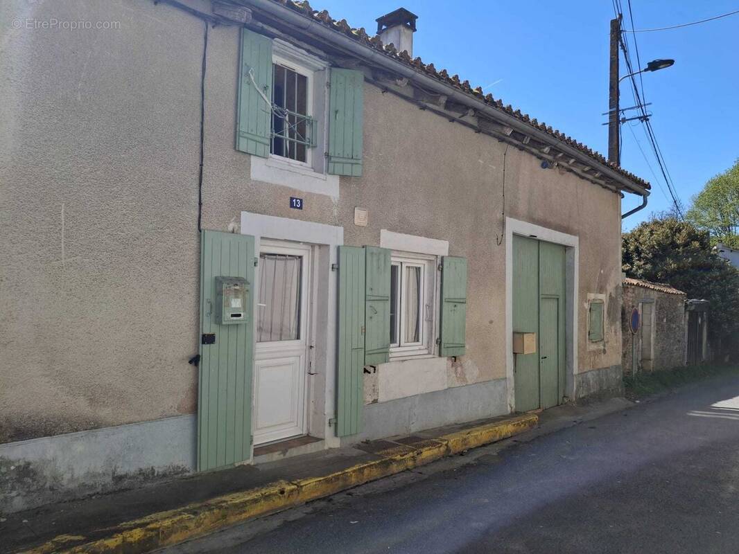 Maison à CHASSENEUIL-SUR-BONNIEURE