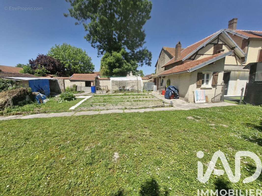 Maison 173 m² à Esclavolles-Lurey  - photo 3