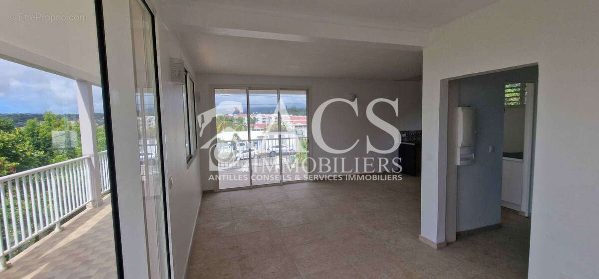 Spacieuse maison multi-niveaux   idéal famille ou investissement à Acajou au LAMENTIN - photo 9
