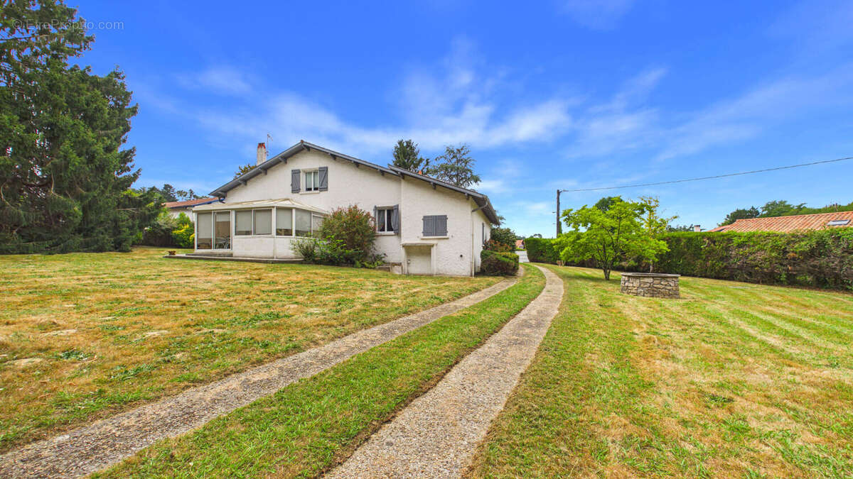 Maison sur terrain de 2100 m² -  Fond d'une impasse. - photo 4