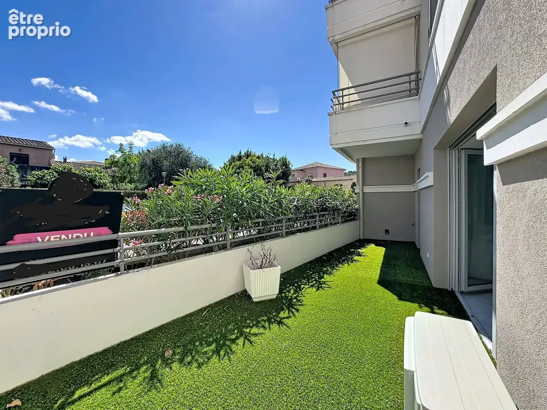 Appartement à LA ROQUETTE-SUR-SIAGNE