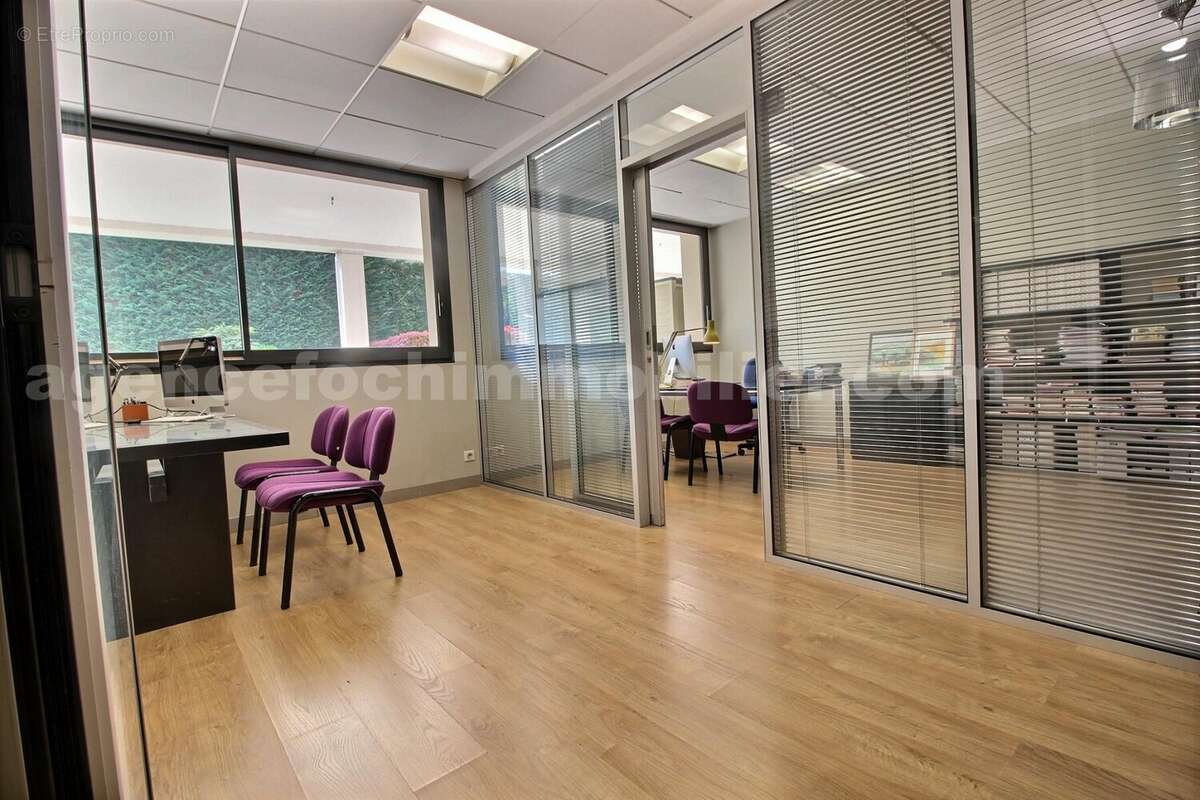 exposio_132234706 - Commerce à SAINT-MAUR-DES-FOSSES