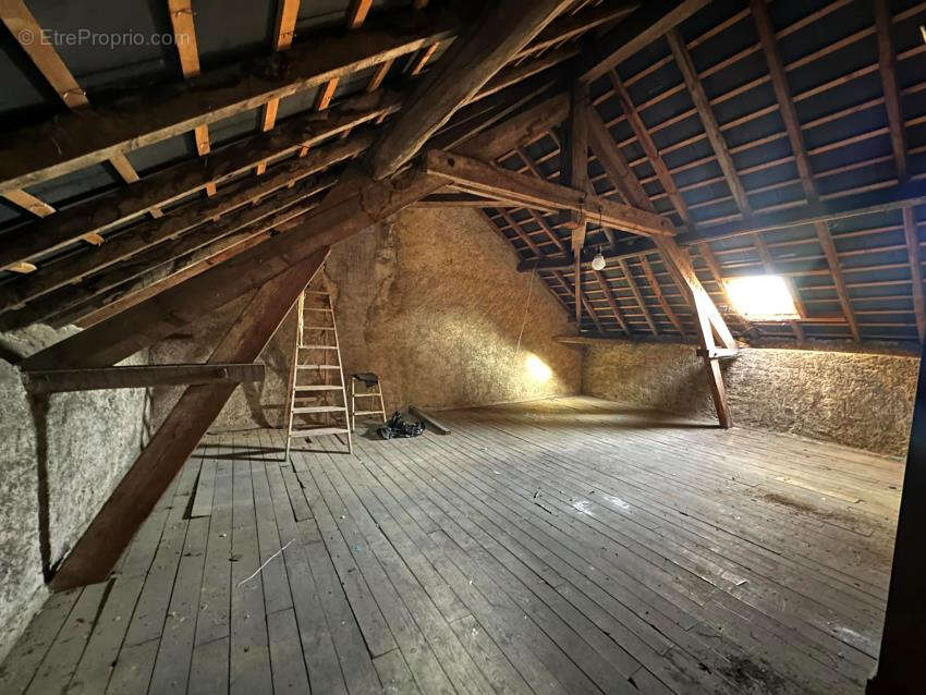 Maison à SAINT-GERVAIS-D'AUVERGNE