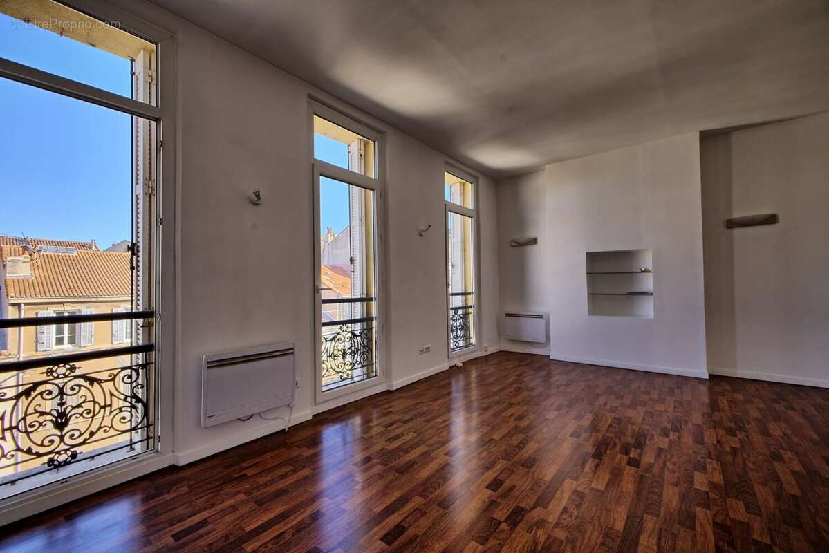 Appartement à MARSEILLE-6E