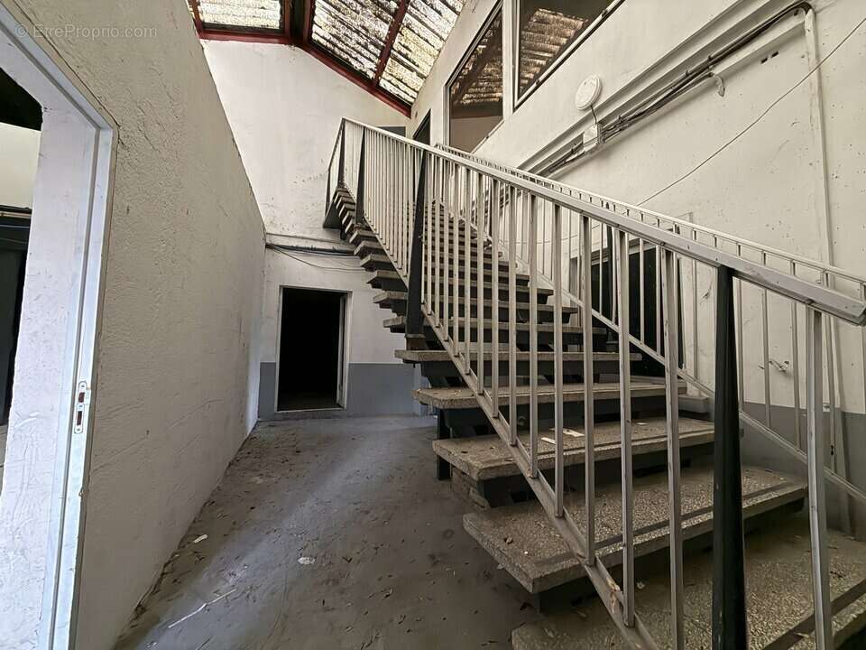 Autre à LA COURNEUVE