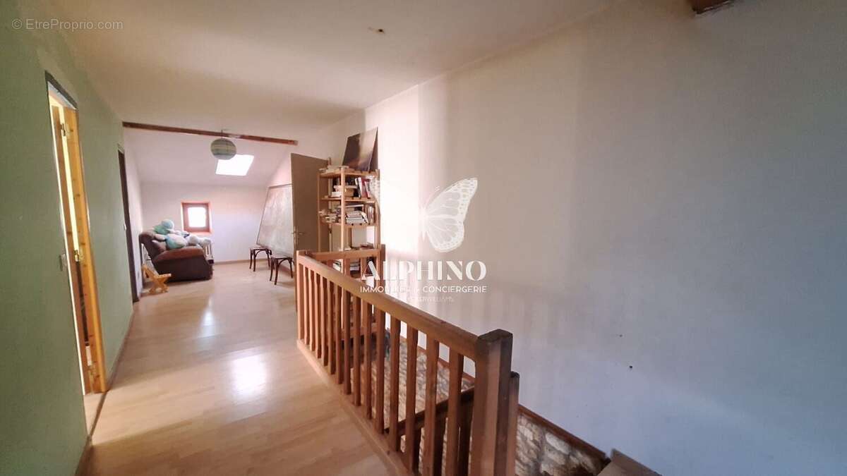 Maison à SAINT-MARTIAL-DE-VALETTE