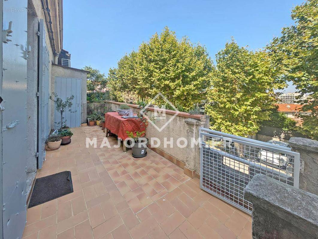 Appartement à MARSEILLE-4E