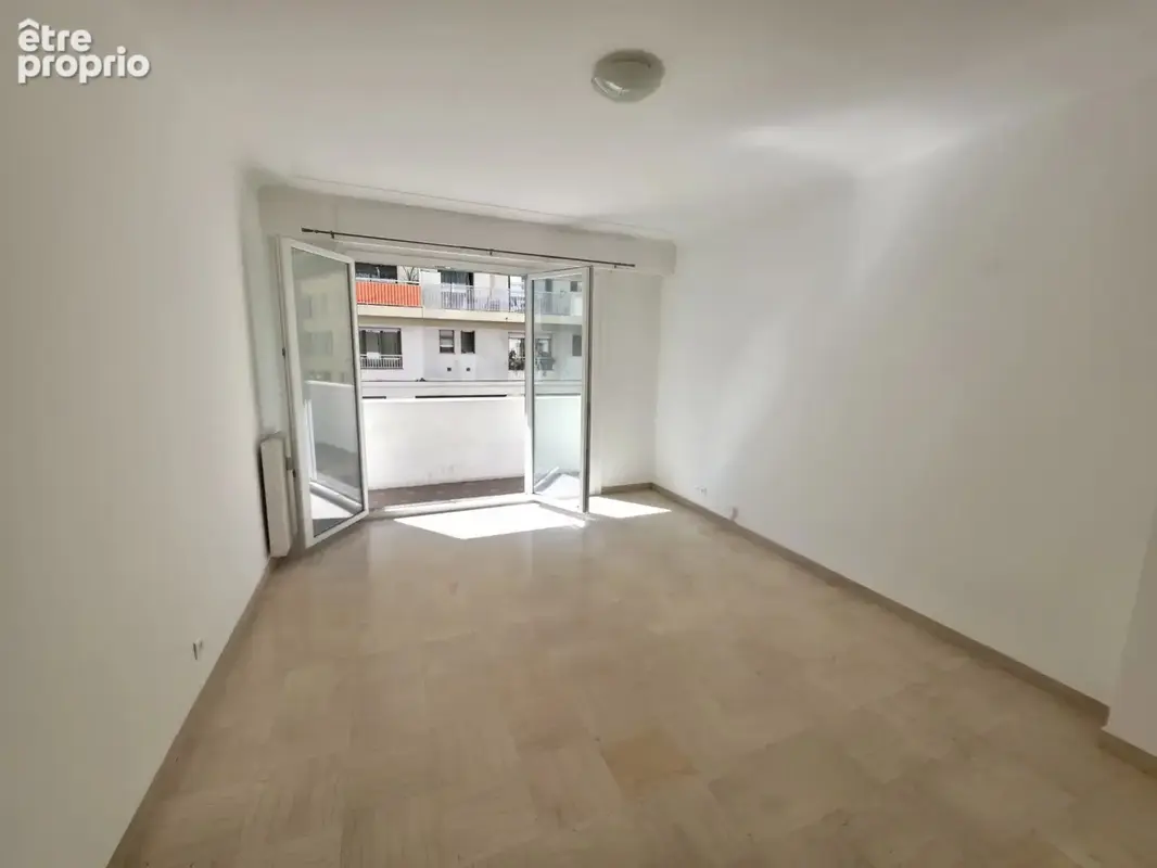 NICE - Le Port - 2 pièces - 54,64m² - plein Sud - ascenseur - balcon - photo 2