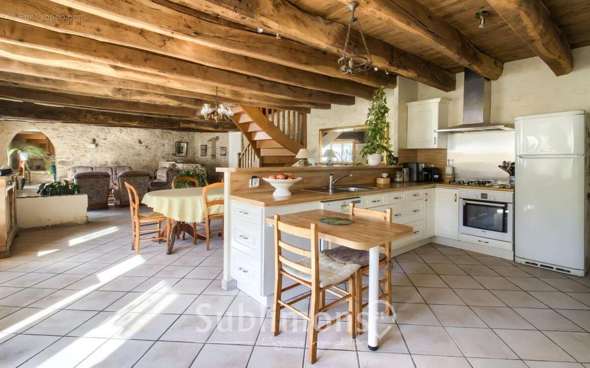 ? Superbe longère en pierre rénovée - 272 m² - Cadre e - photo 2