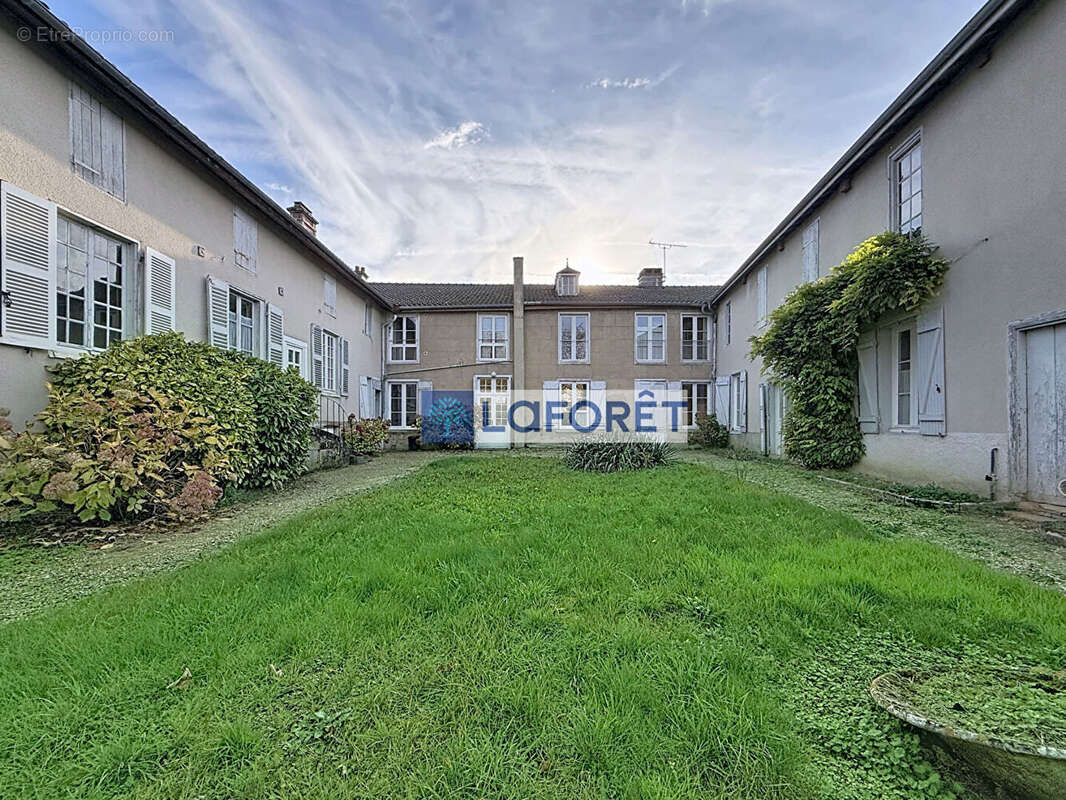 Maison à ECLARON-BRAUCOURT-SAINTE-LIVIERE