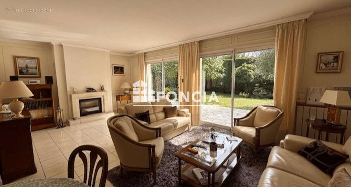 Maison à SAINTE-GENEVIEVE-DES-BOIS