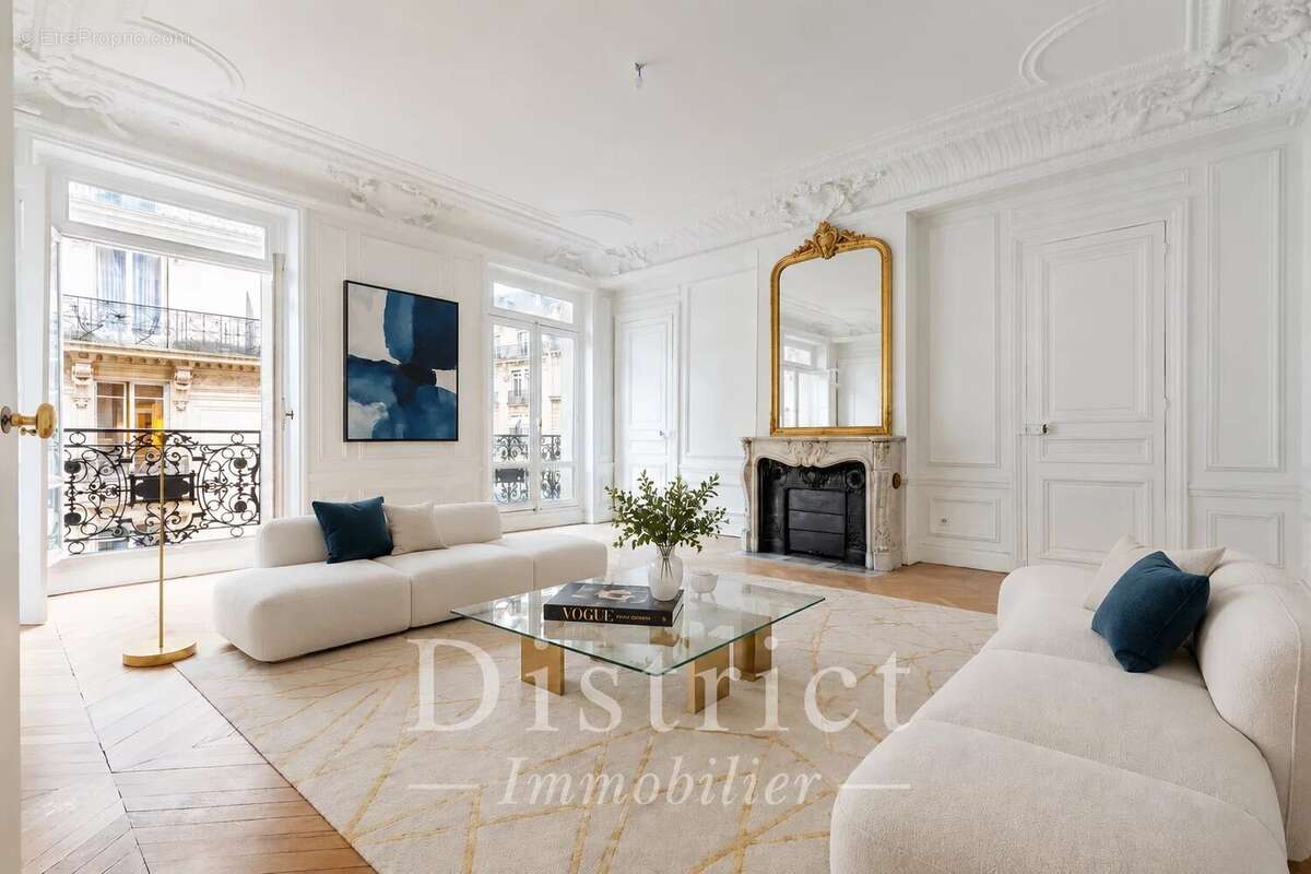 Appartement à PARIS-8E