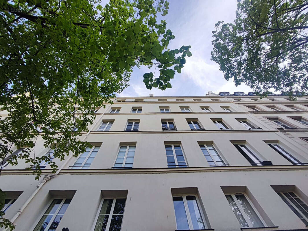 Appartement à PARIS-1E