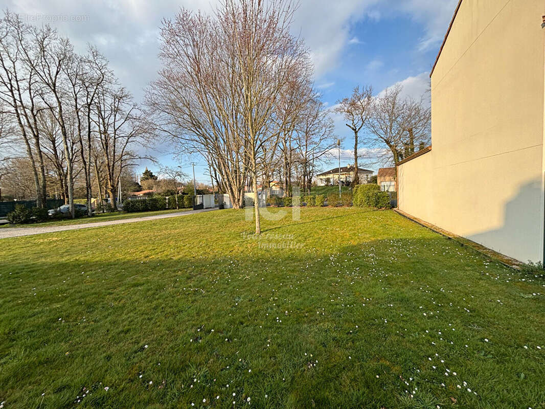 Terrain à PONT-SAINT-MARTIN