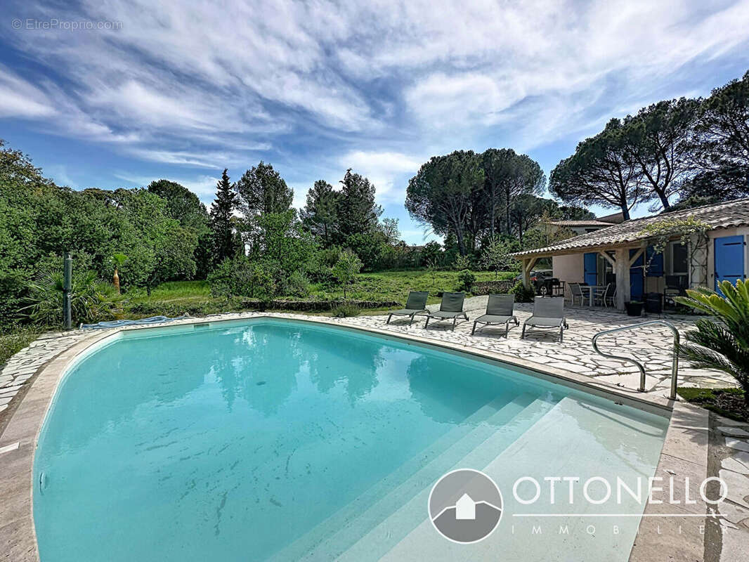 Maison à ROQUEBRUNE-SUR-ARGENS