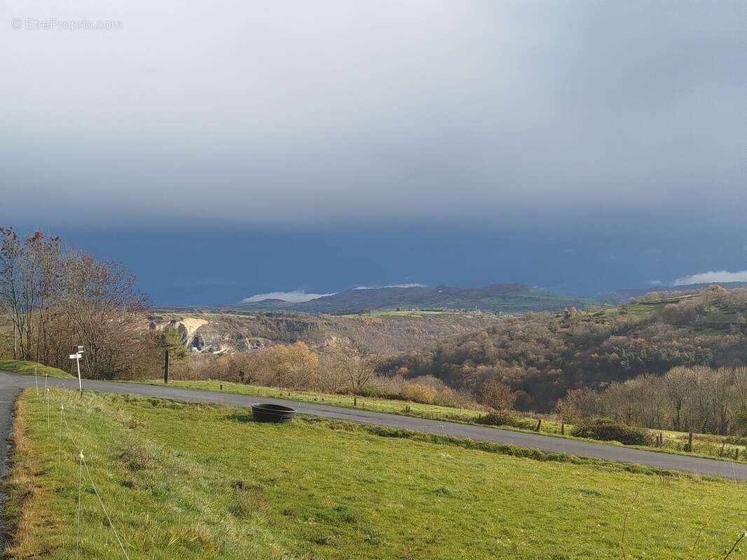 Terrain à BESSE-ET-SAINT-ANASTAISE