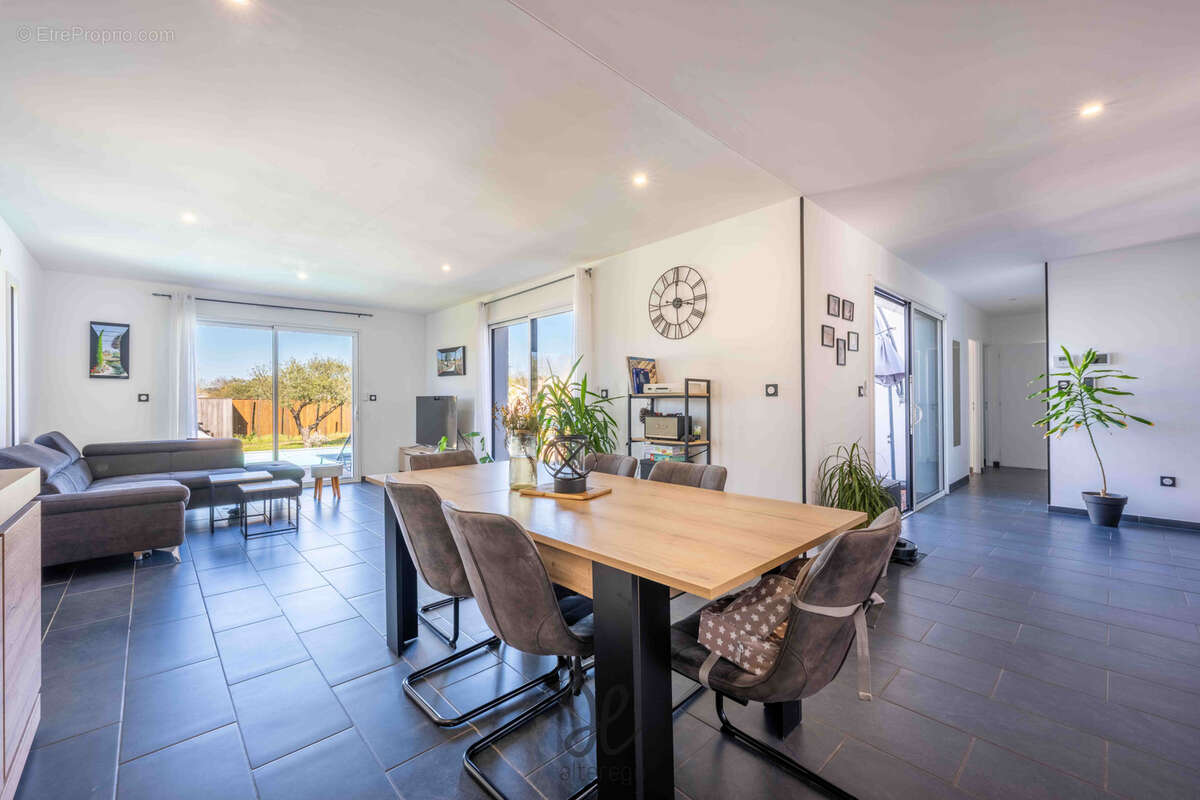 Maison 2020 - 105 m2 - 3 CH + Piscine + Atelier - photo 3
