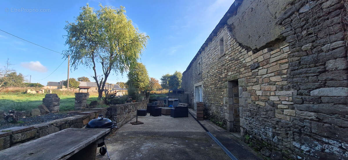 Maison à YVIGNAC-LA-TOUR