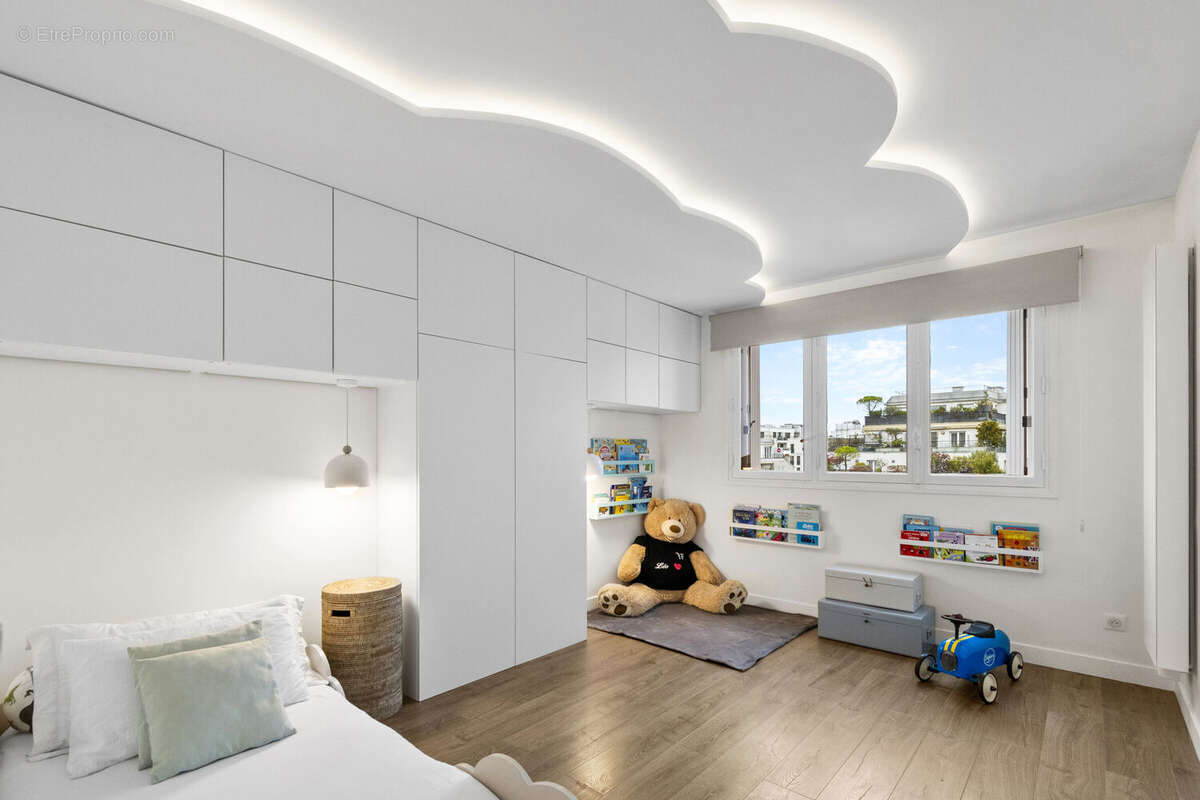 Appartement à COURBEVOIE