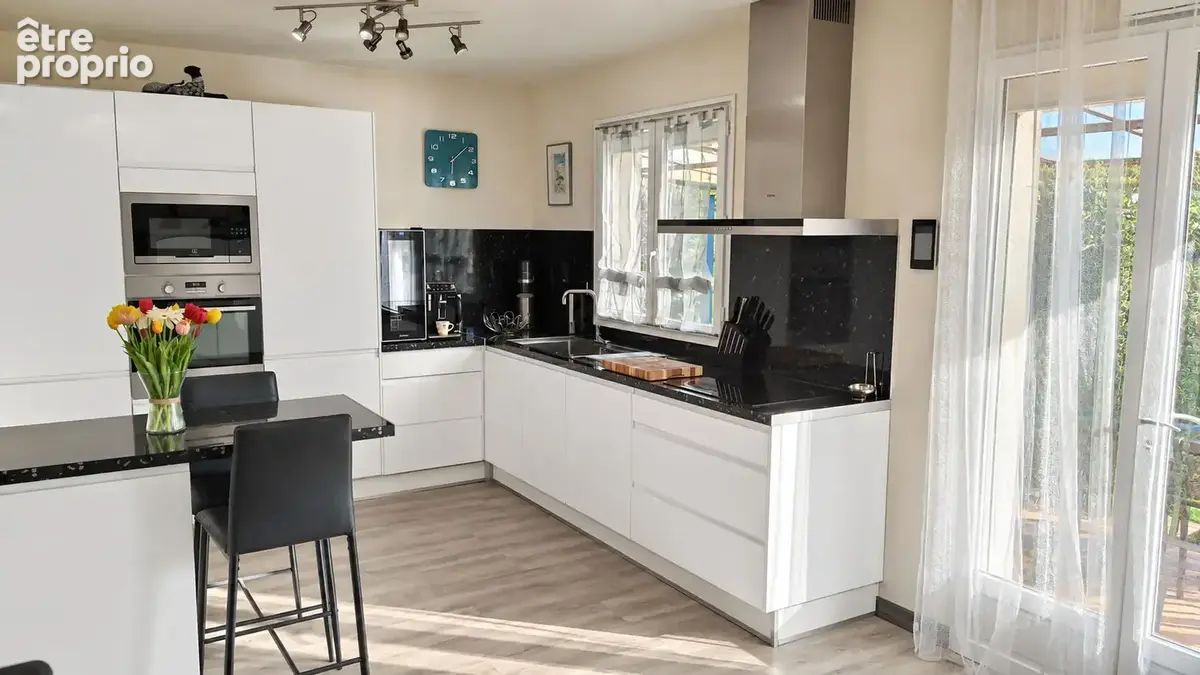 Maison  familiale 4 à 5 chambres- 128.80 m2 - La Riche - photo 4