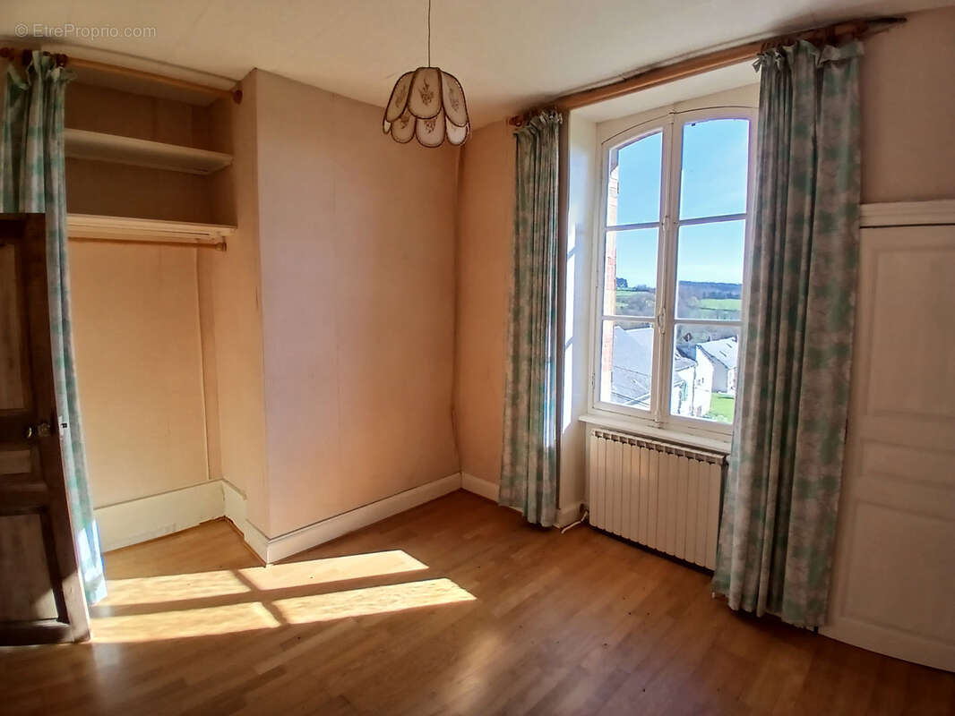 Maison à SAINT-LEGER-DE-FOUGERET