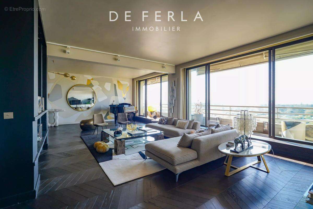 Appartement à PARIS-16E