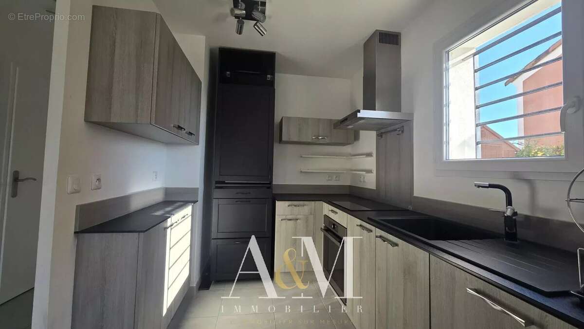 Maison à SAINT-CLEMENT-DE-RIVIERE