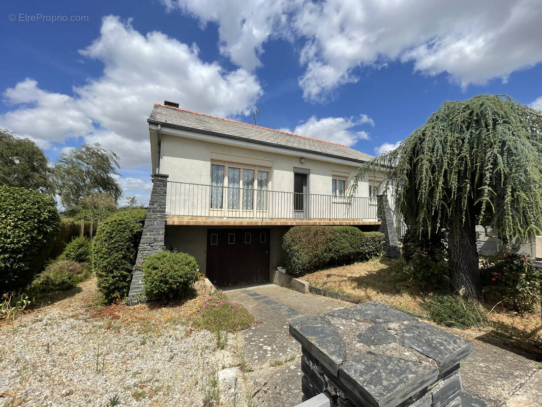 Maison à NOYANT-LA-GRAVOYERE