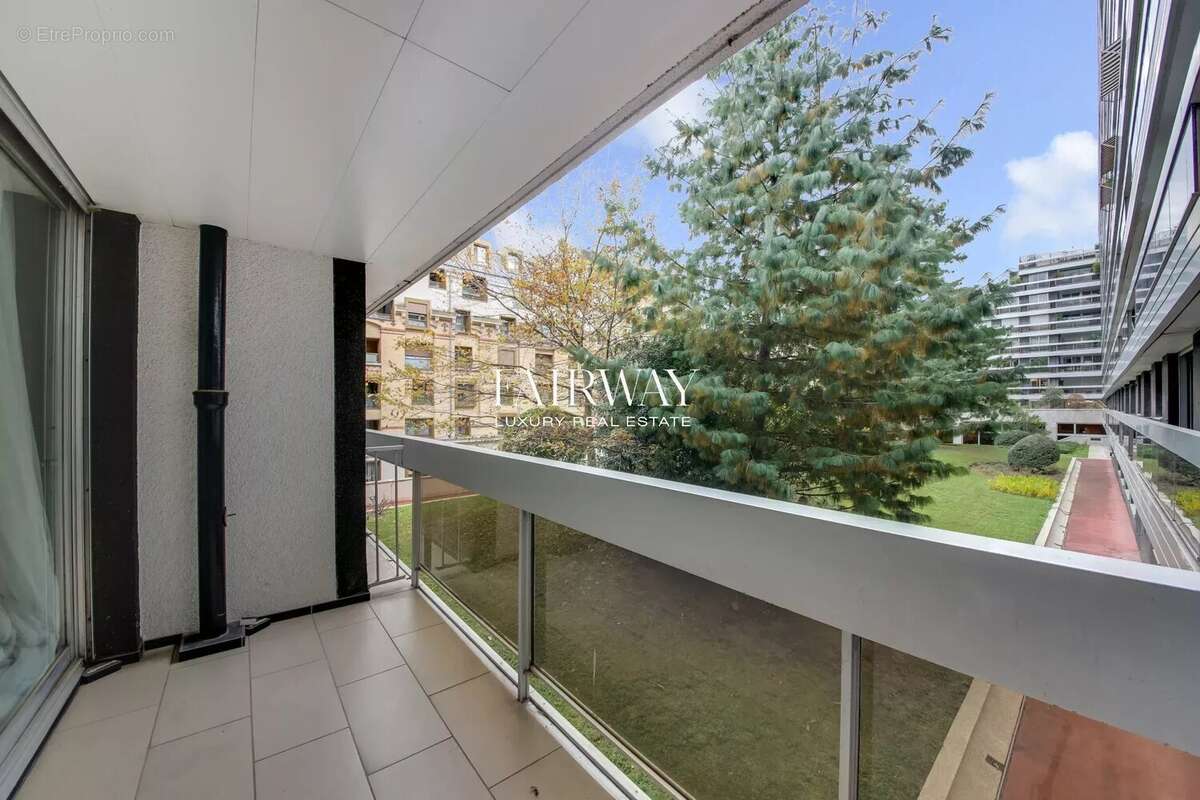 Appartement à PARIS-16E