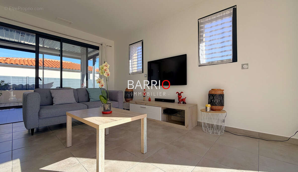 Maison à VILLELONGUE-DELS-MONTS