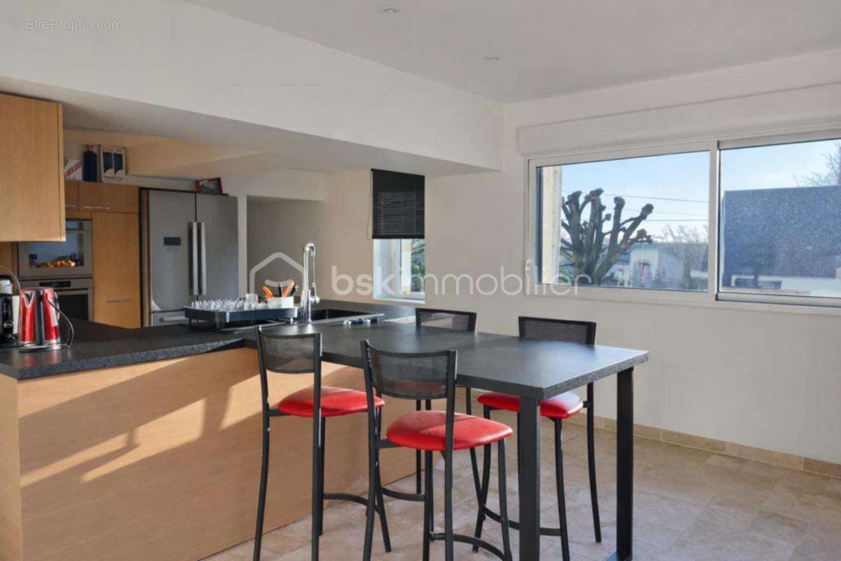 A vendre - Maison du 17éme siècle entièrement rénovée de 217 m2 - photo 9