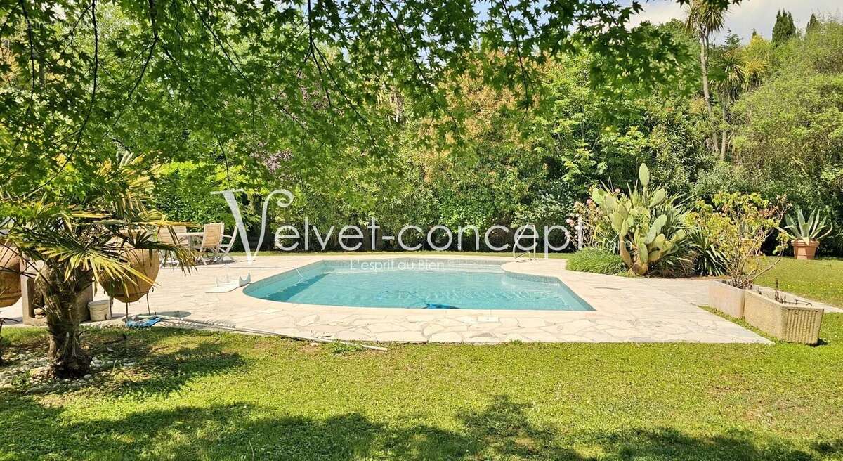 Maison à ROQUEFORT-LES-PINS