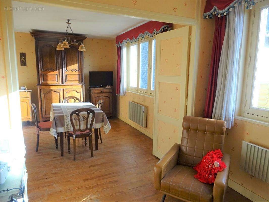 Maison à MEZIDON-CANON