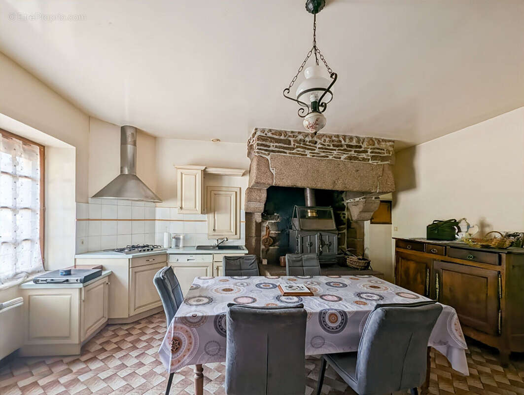 Maison de caractère avec deux étangs ? 146,3 m² ? Dépendance ? Terrain de 1,3 hectare ? Bazouges-la-Pérouse - photo 2