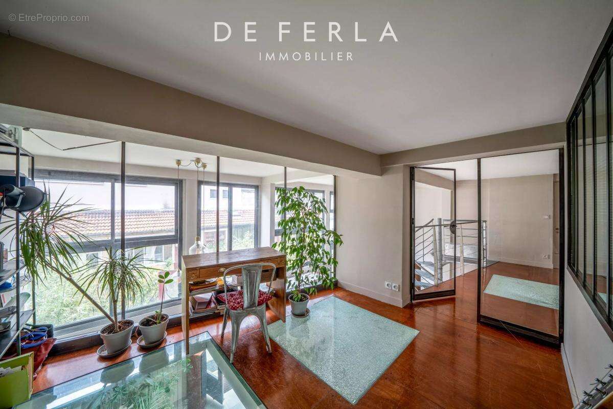 Appartement à PARIS-14E