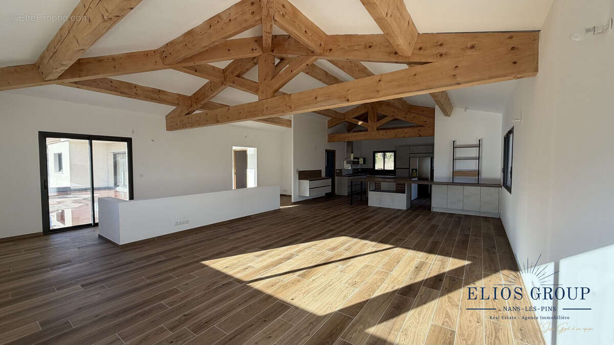 Maison 269 m² à Nans-Les-Pins  - photo 5