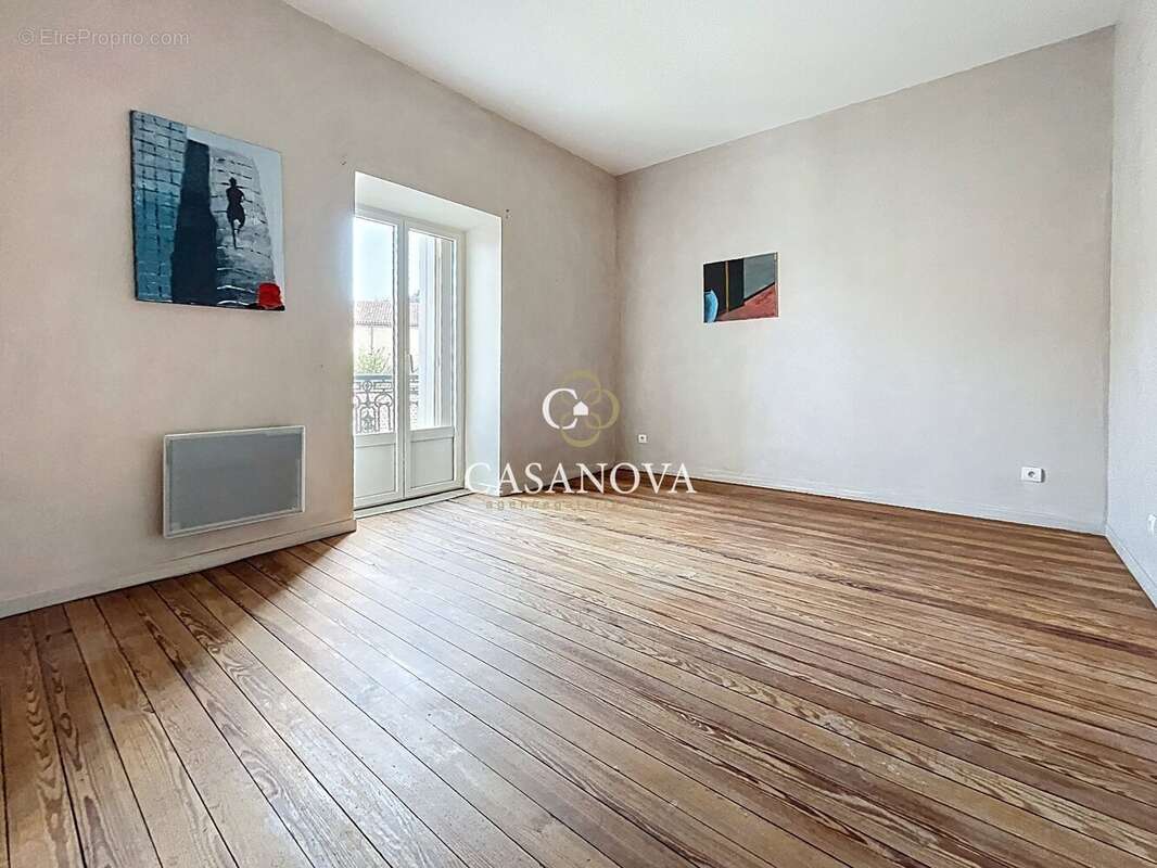 Maison de caractere avec jardin et piscine. grand garage. centre-ville tous commerces. potentiel chambres d'hotes et gites. 40 k - photo 8