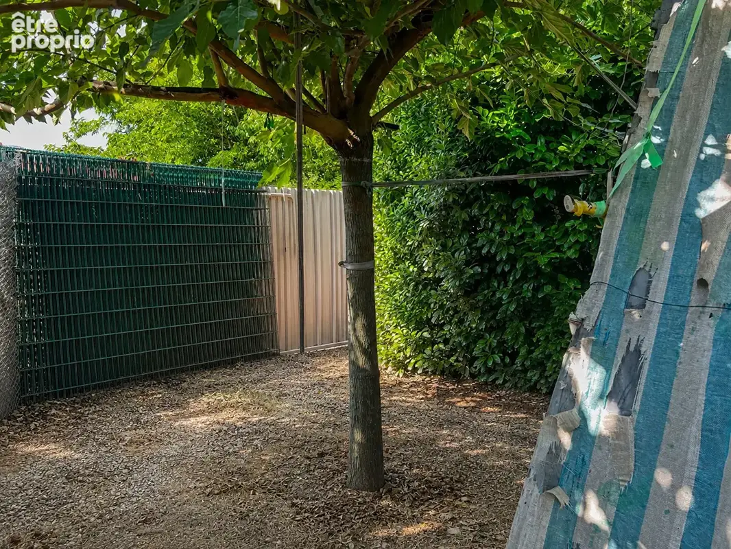 Gémenos - t2 avec extérieur, 72 m² de dépendances et 2 garages - viager occupé - photo 8