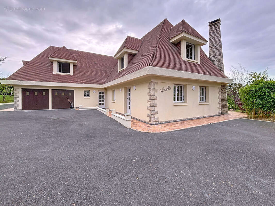 Maison à SAINT-CYR-DU-RONCERAY